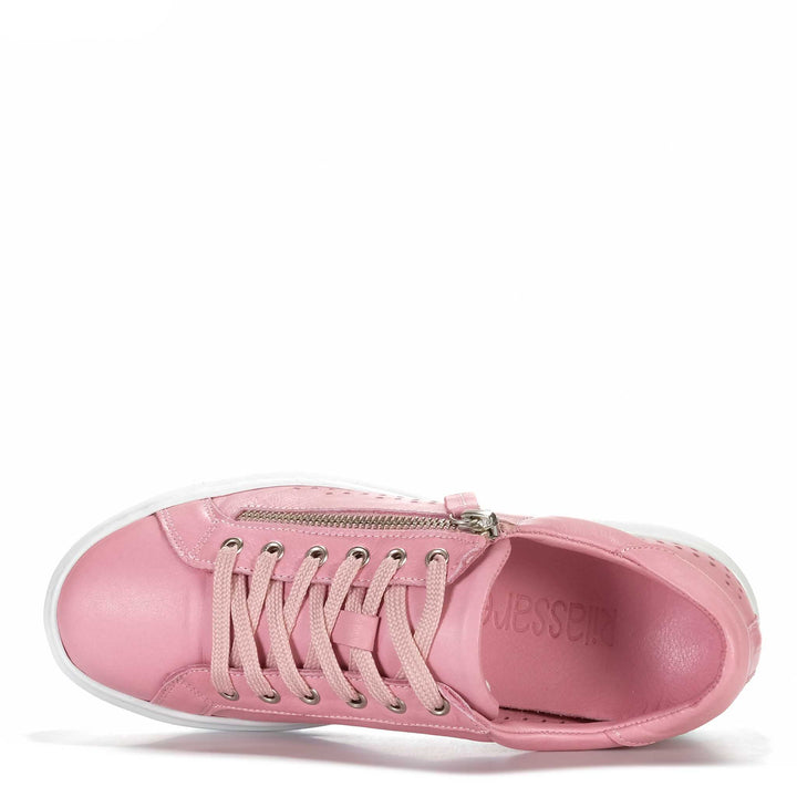Rilassare Treaty Womens Sneakers