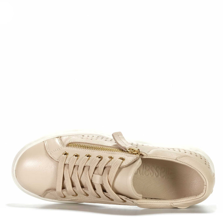 Rilassare Treaty Womens Sneakers