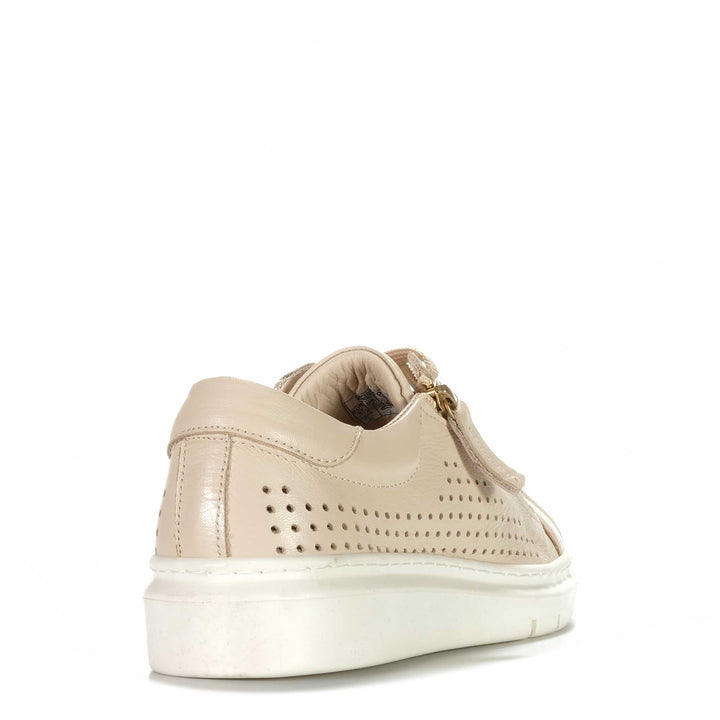 Rilassare Treaty Womens Sneakers